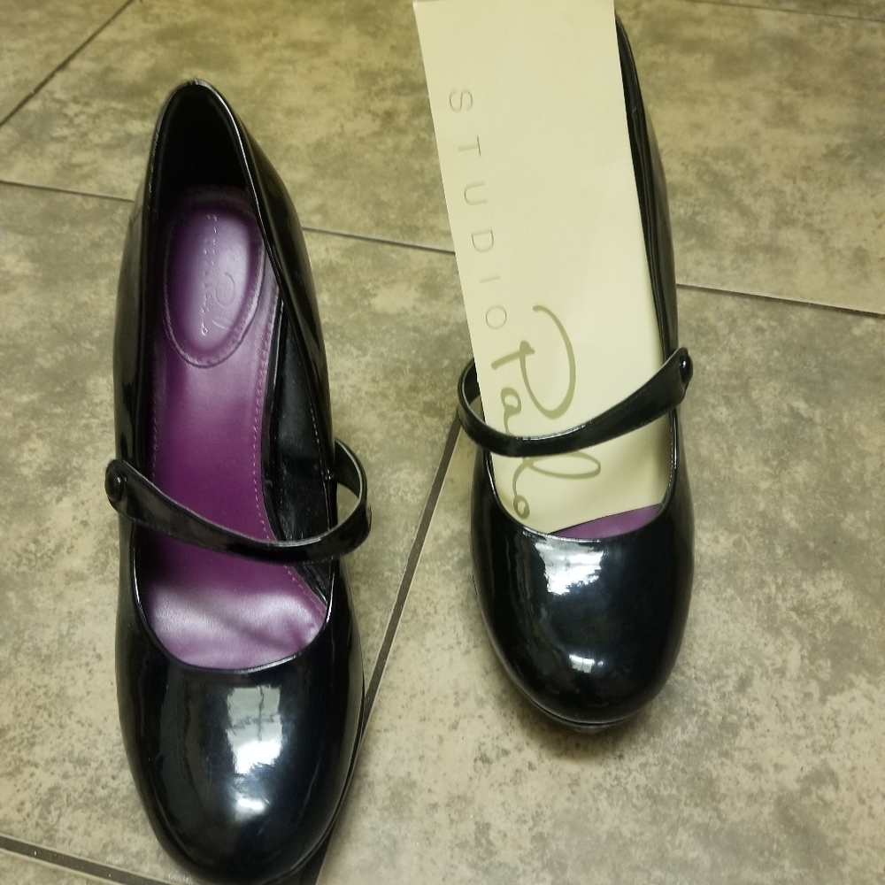 Women's patent leather shoes